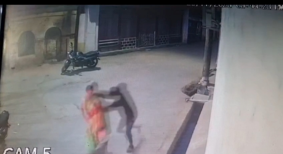 राजिम/gariyaband/snatch the chain from the neck