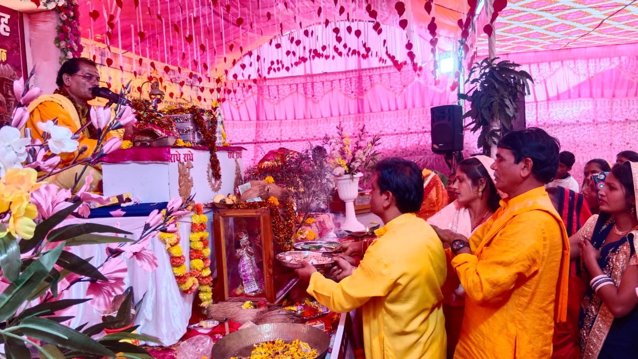 उपरवारा नवा रायपुर में कलश यात्रा के साथ श्रीमद् भागवत कथा का हुआ शुभारंभ