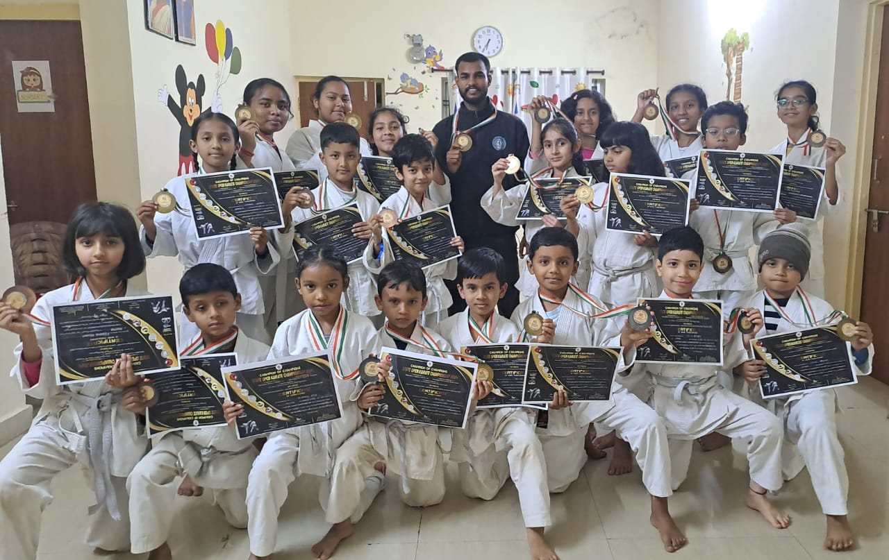 स्टेट कराते में मार्शल आर्ट अकादमी नवा रायपुर के खिलाड़ियों ने जीते  21 पदक